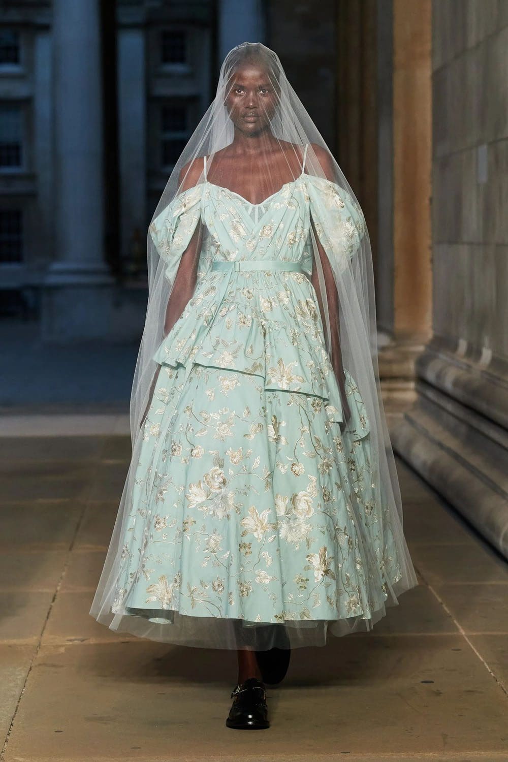 Erdem 春夏 2023 伦敦 Runway 杂志