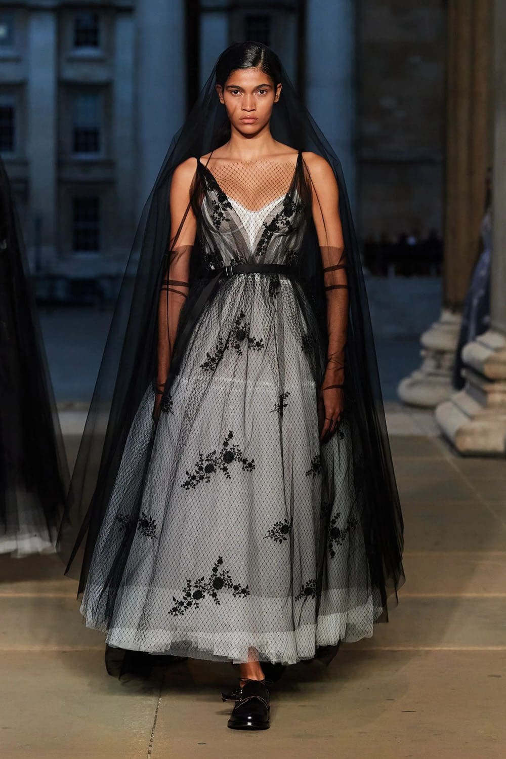 Erdem 春夏 2023 伦敦 Runway 杂志