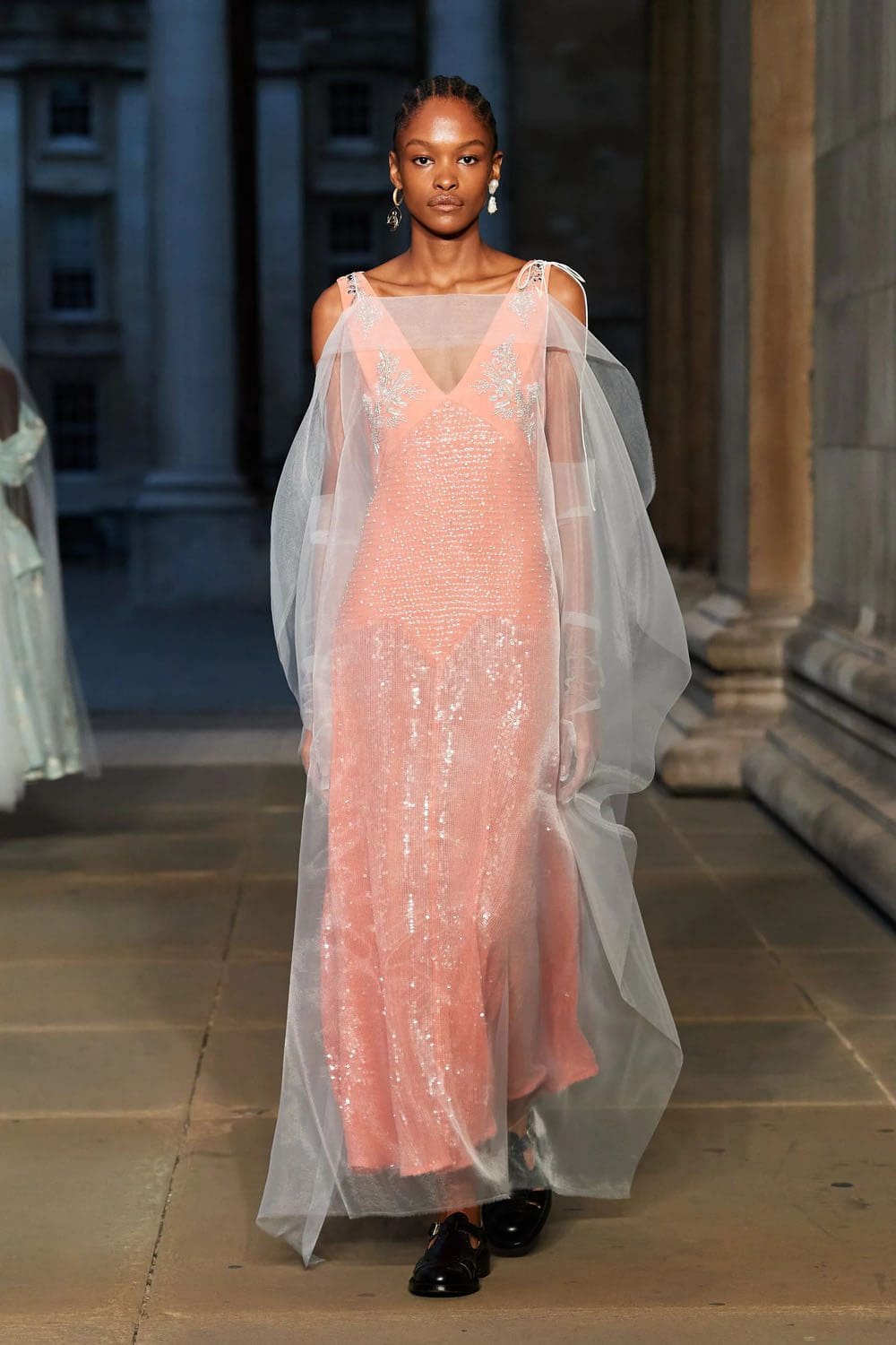Erdem 春夏 2023 伦敦 Runway 杂志