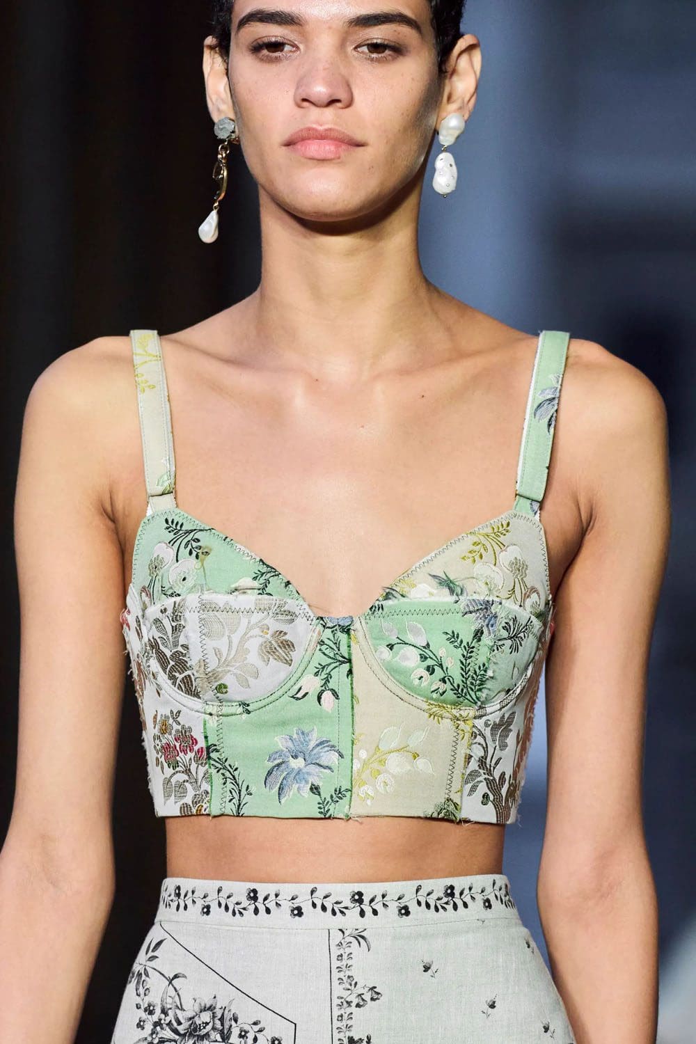 Erdem 春夏 2023 伦敦 Runway 杂志