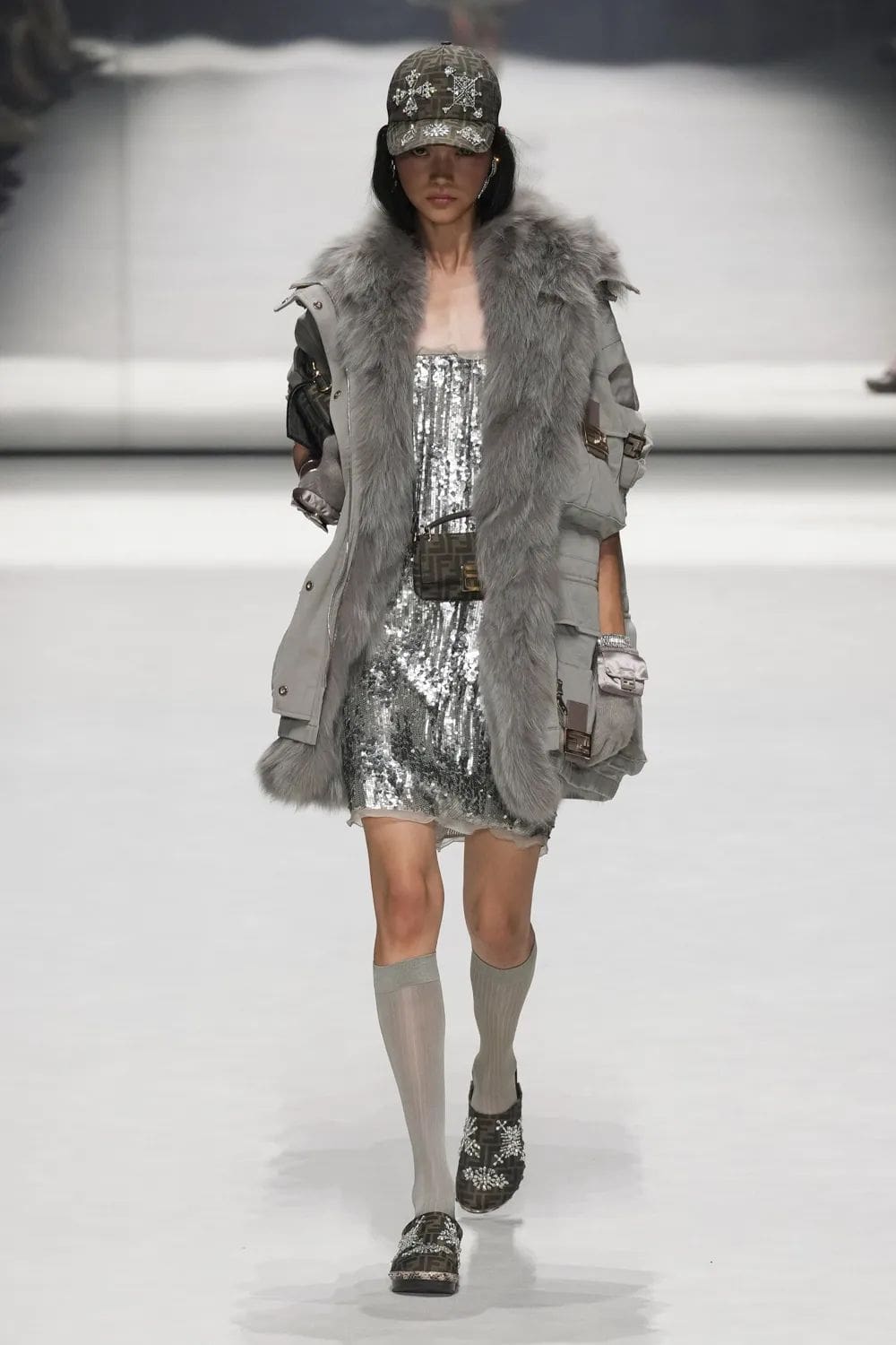 Fendi Resort 2023 - 25 anni Fendi Baguette New York Runway Magazine