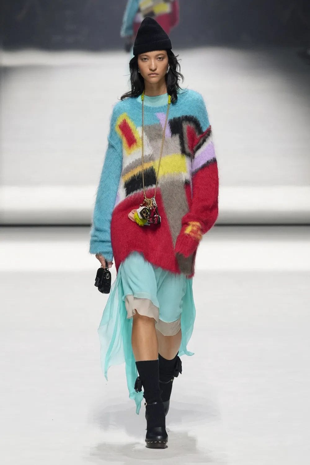 Fendi Resort 2023 - 25 anni Fendi Baguette New York Runway Magazine