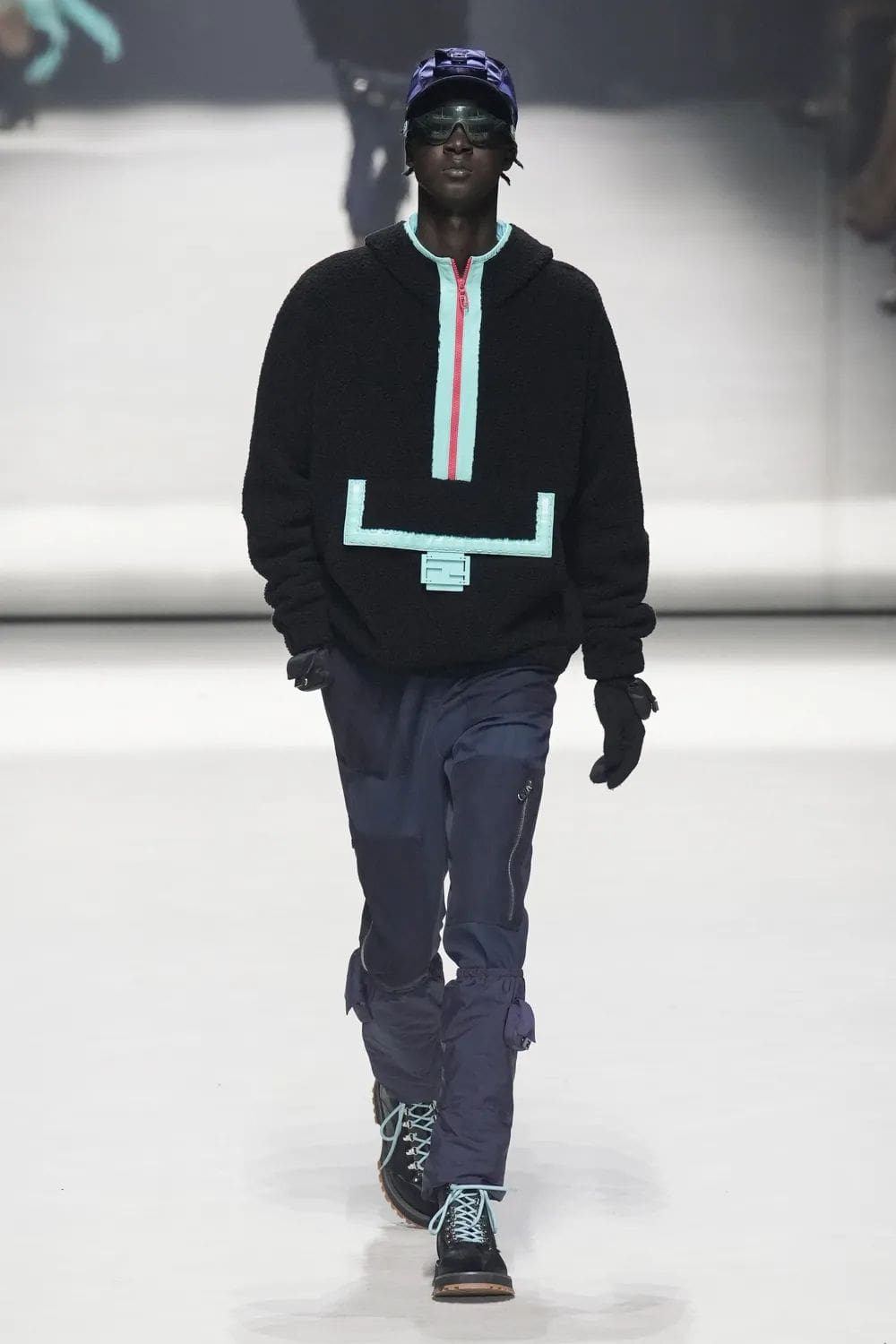 Fendi Resort 2023 - 25 anni Fendi Baguette New York Runway Magazine