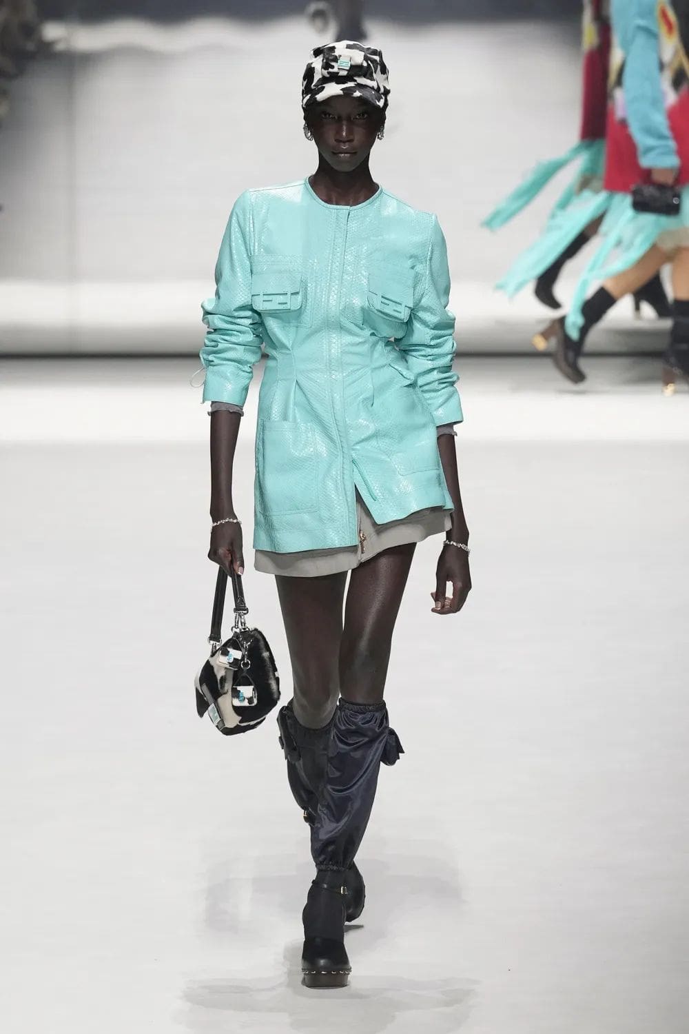 Fendi Resort 2023 - 25 anni Fendi Baguette New York Runway Magazine