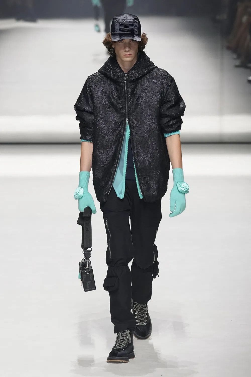Fendi Resort 2023 - 25 anni Fendi Baguette New York Runway Magazine