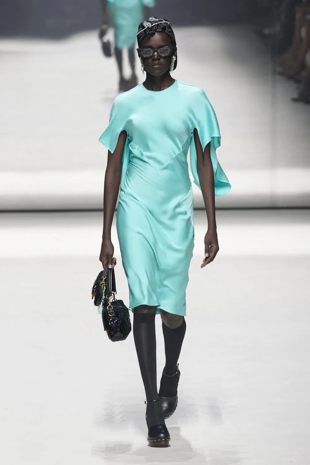 Fendi Resort 2023 - 25 anni Fendi Baguette New York Runway Magazine