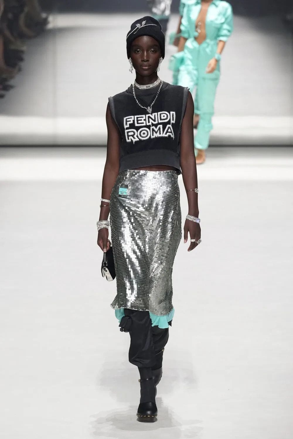 Fendi Resort 2023 - 25 anni Fendi Baguette New York Runway Magazine