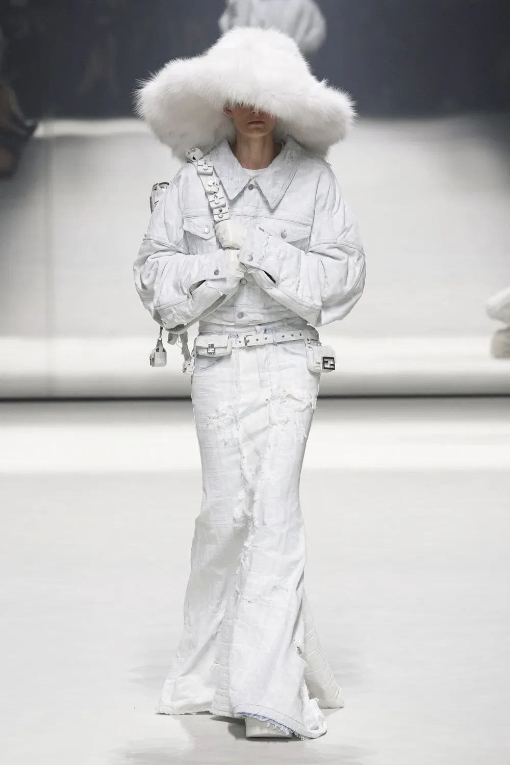 Fendi Resort 2023 - 25 anni Fendi Baguette New York Runway Magazine