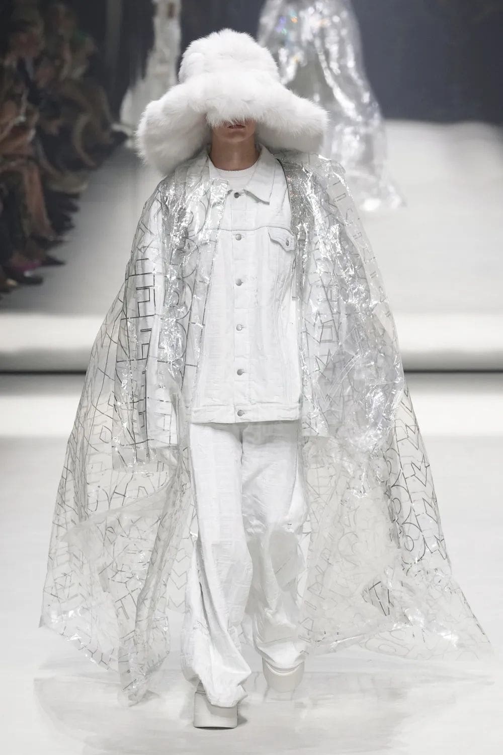 Fendi Resort 2023 - 25 anni Fendi Baguette New York Runway Magazine