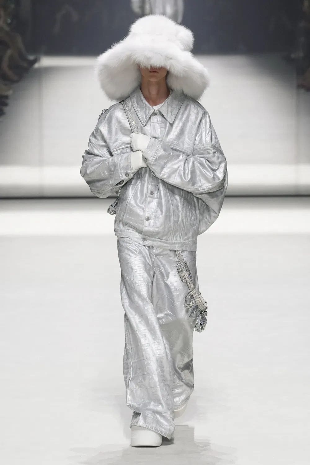 Fendi Resort 2023 - 25 anni Fendi Baguette New York Runway Magazine