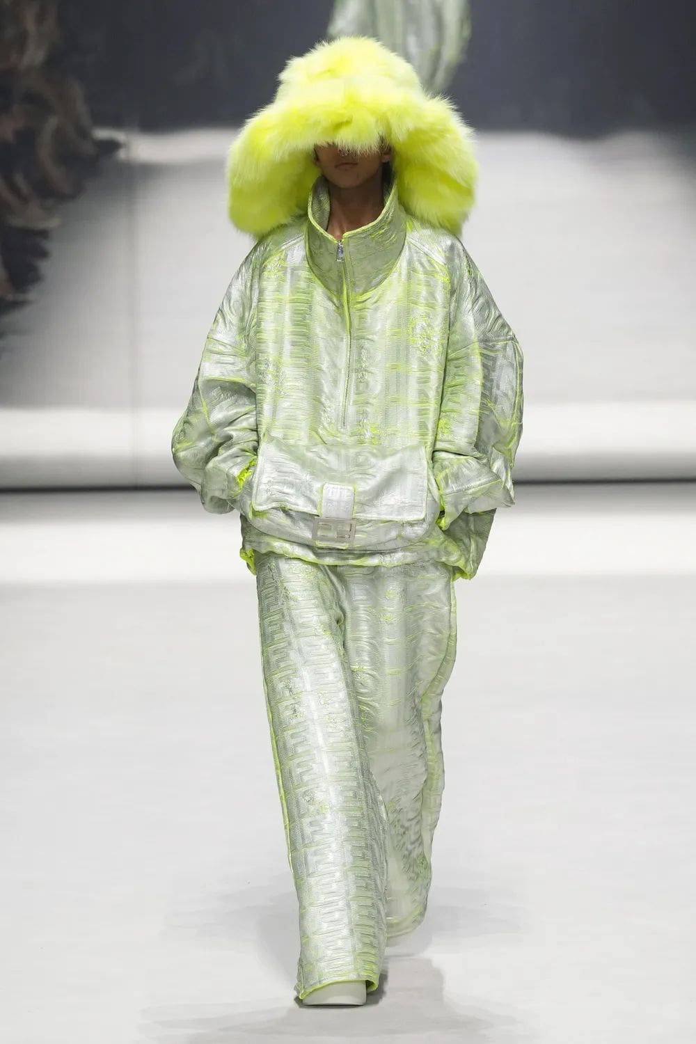 Fendi Resort 2023 - 25 anni Fendi Baguette New York Runway Magazine