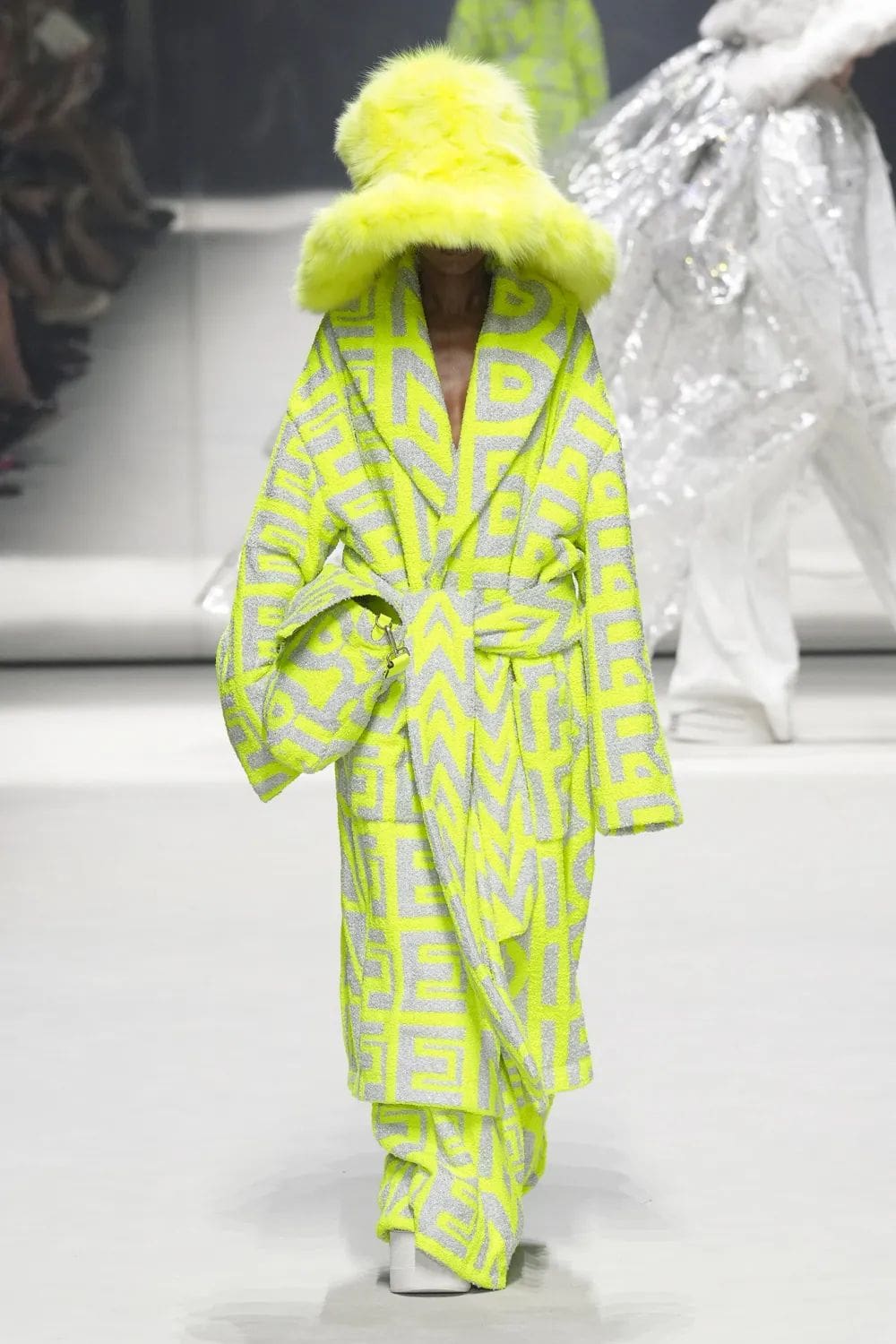 Fendi Resort 2023 - 25 anni Fendi Baguette New York Runway Magazine