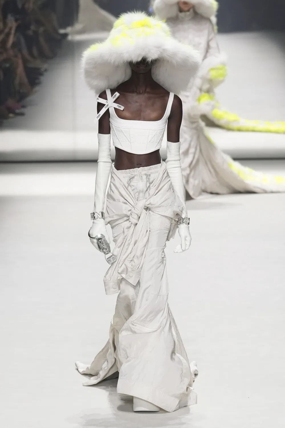 Fendi Resort 2023 - 25 anni Fendi Baguette New York Runway Magazine