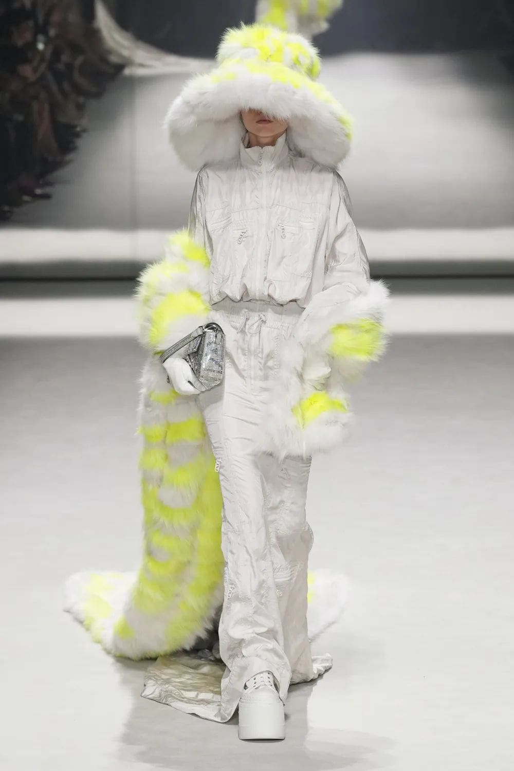 Fendi Resort 2023 - 25 anni Fendi Baguette New York Runway Magazine