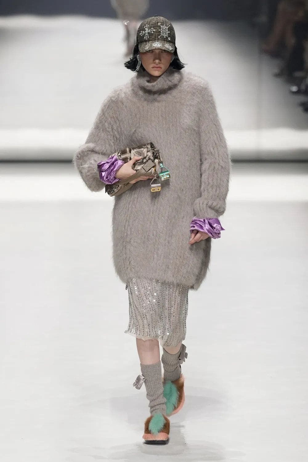 Fendi Resort 2023 - 25 anni Fendi Baguette New York Runway Magazine