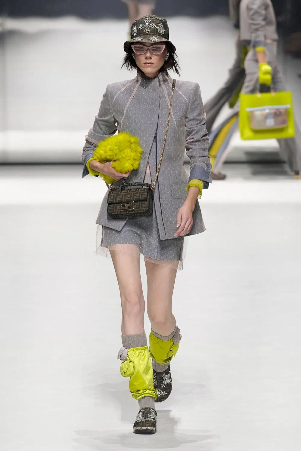 Fendi Resort 2023 - 25 anni Fendi Baguette New York Runway Magazine
