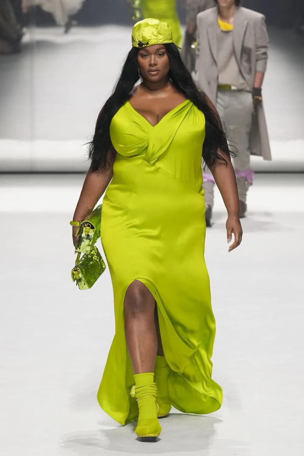 Fendi Resort 2023 - 25 anni Fendi Baguette New York Runway Magazine