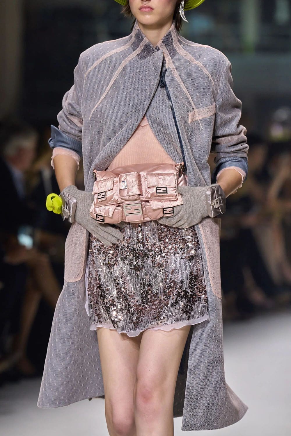 芬迪春季 2023 - Fendi Baguette New York 25 周年 详情 Runway 杂志