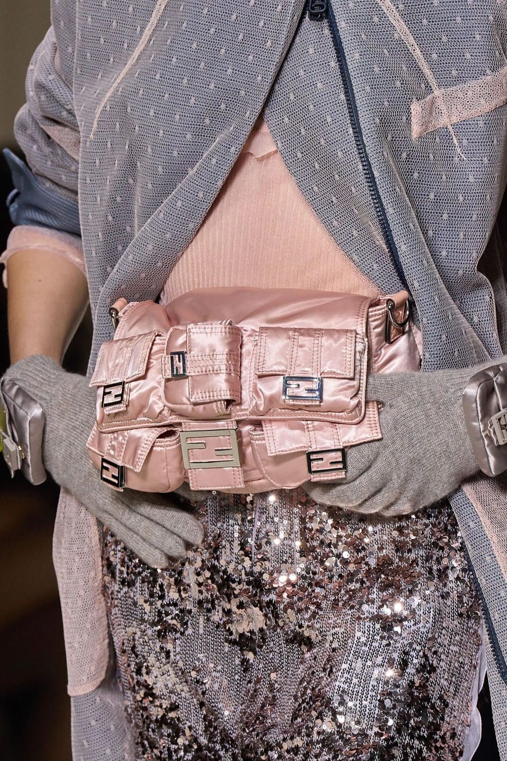 芬迪春季 2023 - Fendi Baguette New York 25 周年 详情 Runway 杂志
