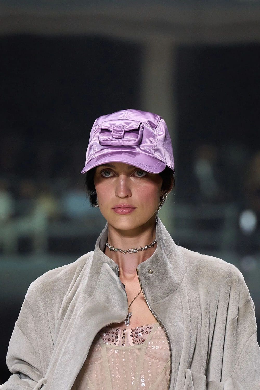 芬迪春季 2023 - Fendi Baguette New York 25 周年 详情 Runway 杂志