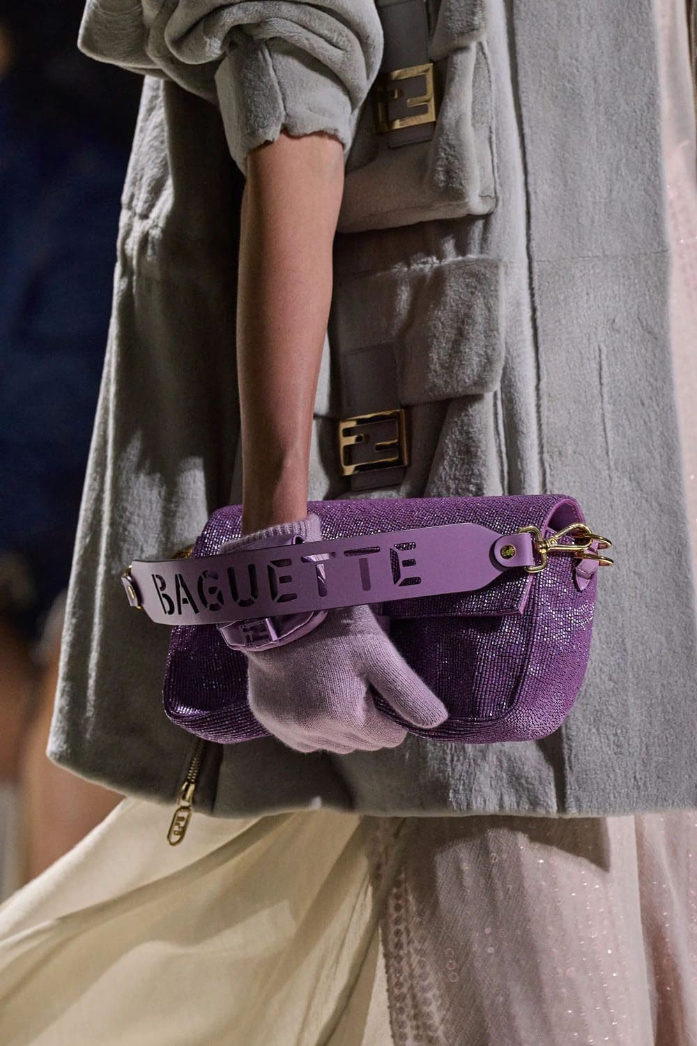 芬迪春季 2023 - Fendi Baguette New York 25 周年 详情 Runway 杂志