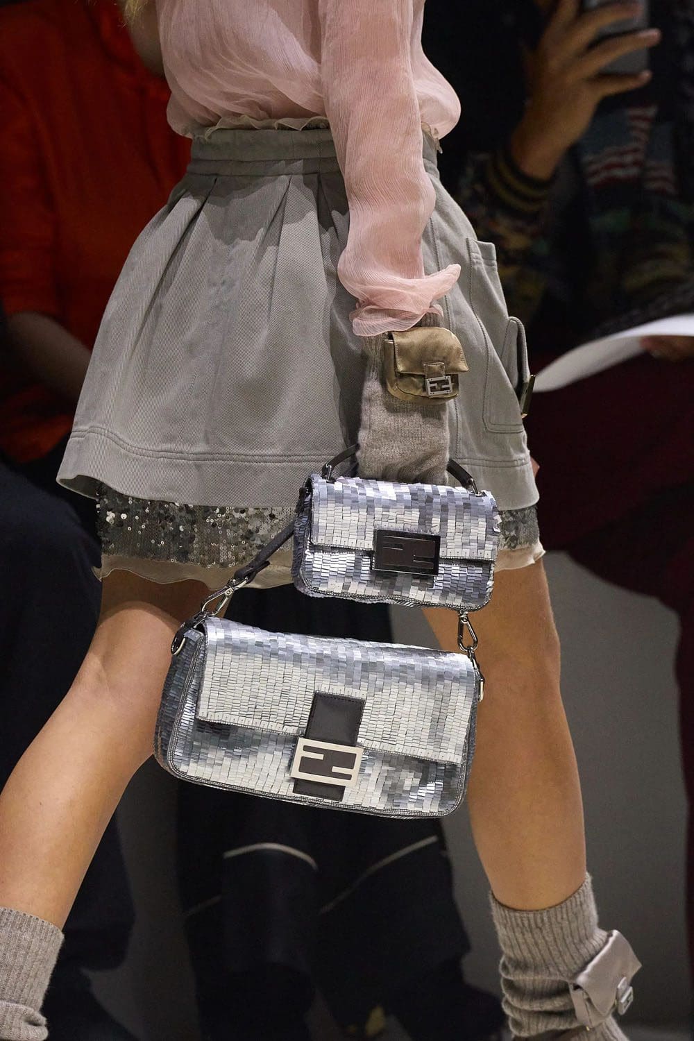 芬迪春季 2023 - Fendi Baguette New York 25 周年 详情 Runway 杂志