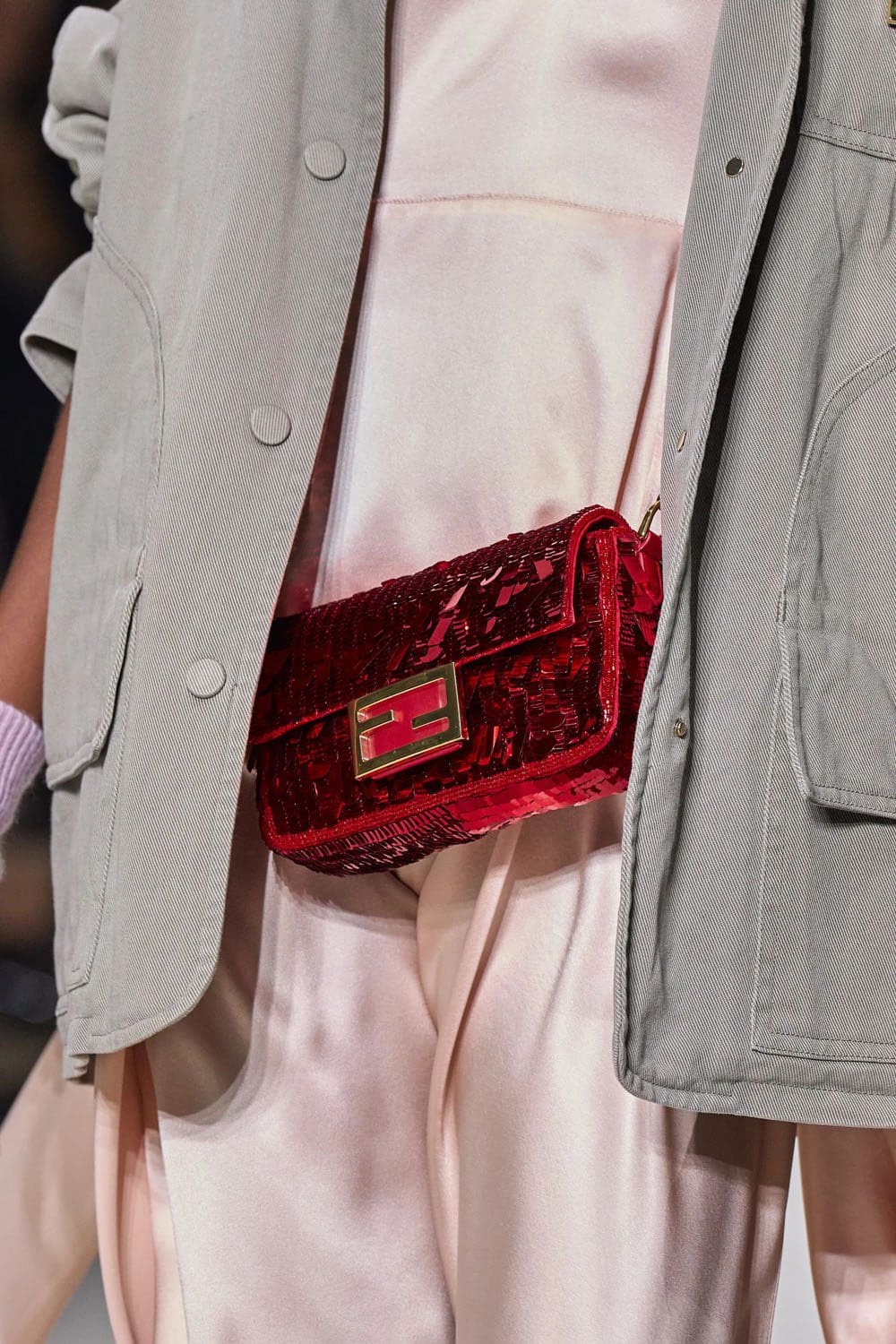 芬迪春季 2023 - Fendi Baguette New York 25 周年 详情 Runway 杂志