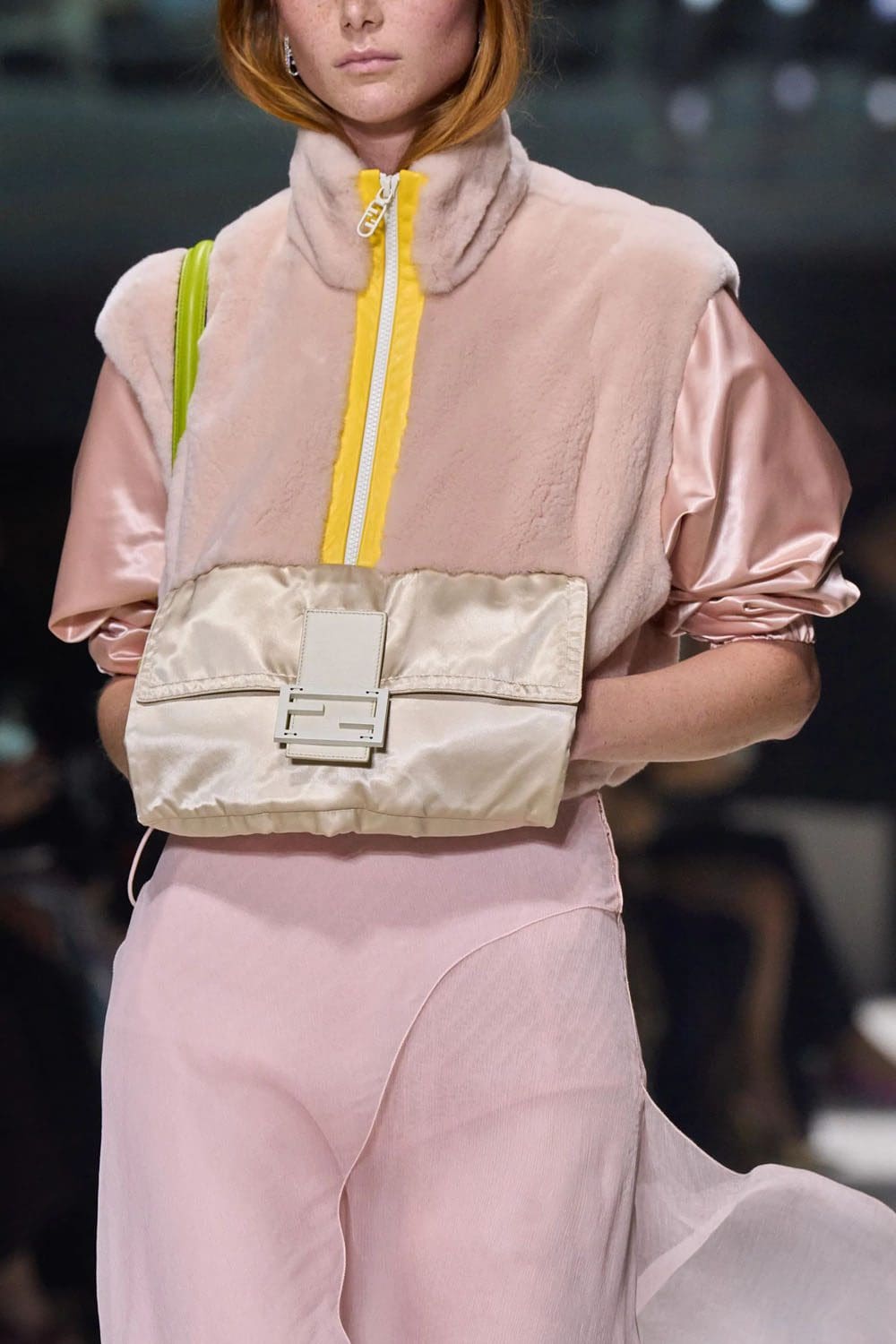 芬迪春季 2023 - Fendi Baguette New York 25 周年 详情 Runway 杂志