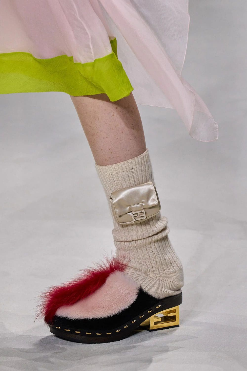 芬迪春季 2023 - Fendi Baguette New York 25 周年 详情 Runway 杂志