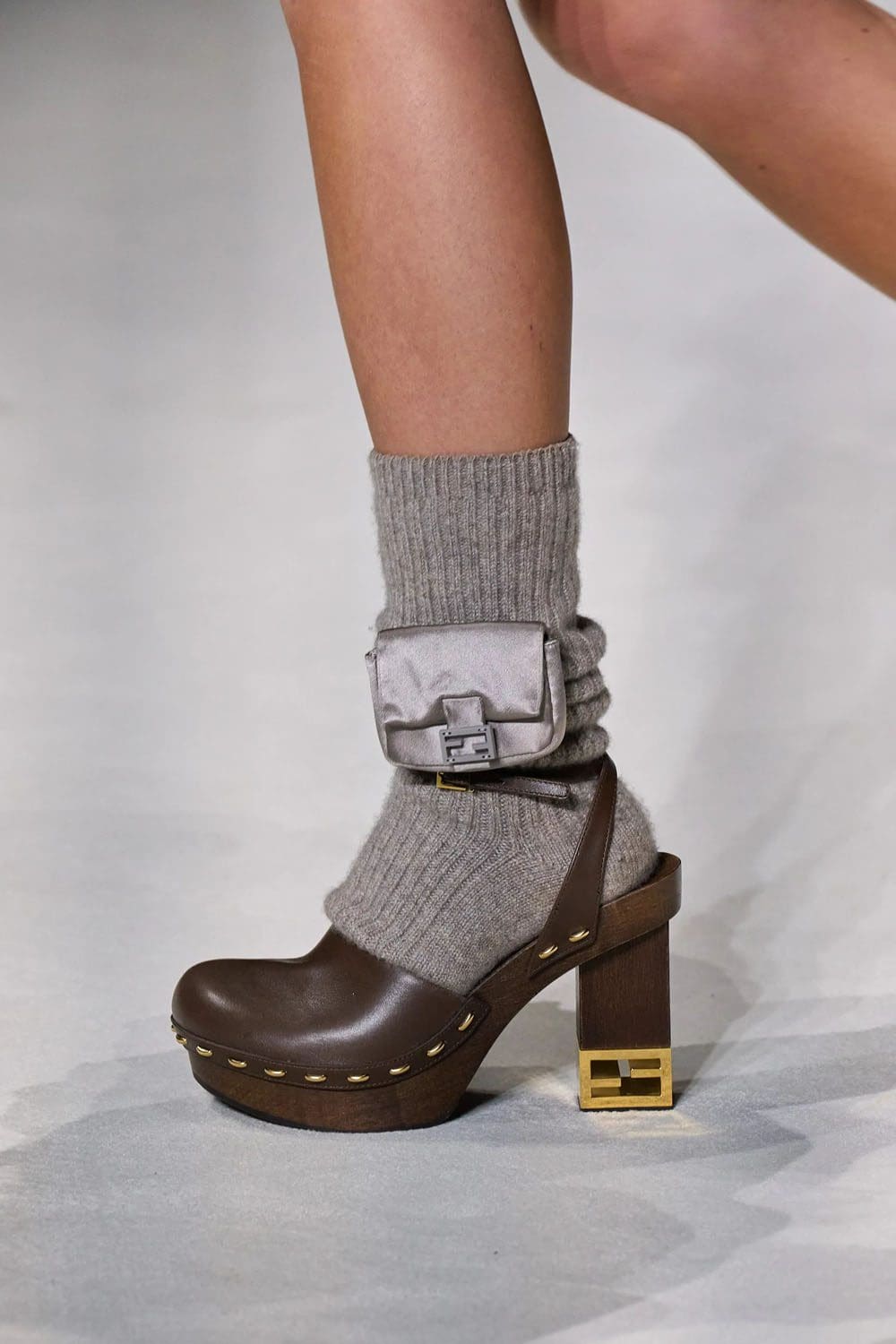 芬迪春季 2023 - Fendi Baguette New York 25 周年 详情 Runway 杂志