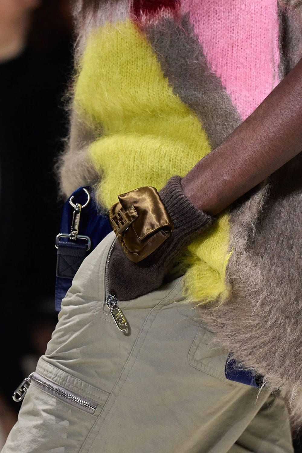 芬迪春季 2023 - Fendi Baguette New York 25 周年 详情 Runway 杂志