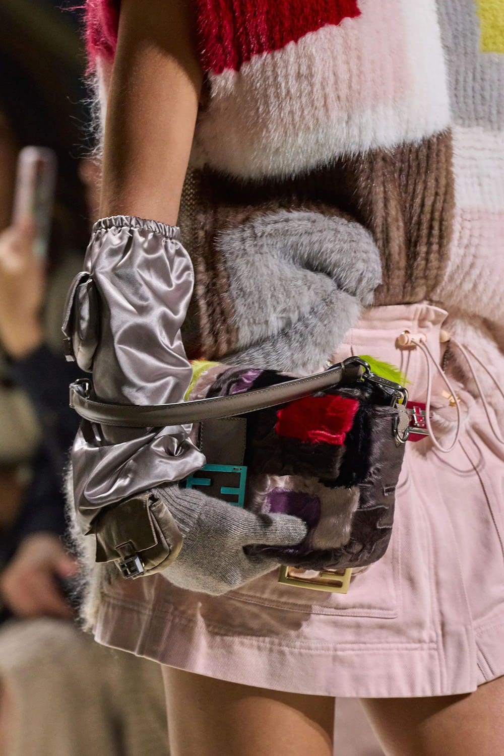 芬迪春季 2023 - Fendi Baguette New York 25 周年 详情 Runway 杂志