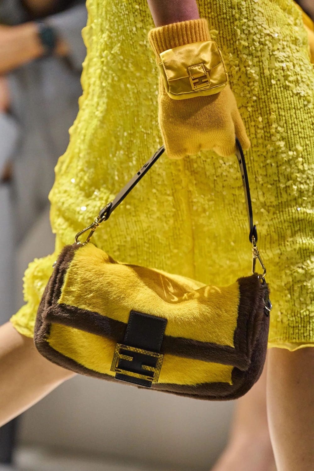 芬迪春季 2023 - Fendi Baguette New York 25 周年 详情 Runway 杂志