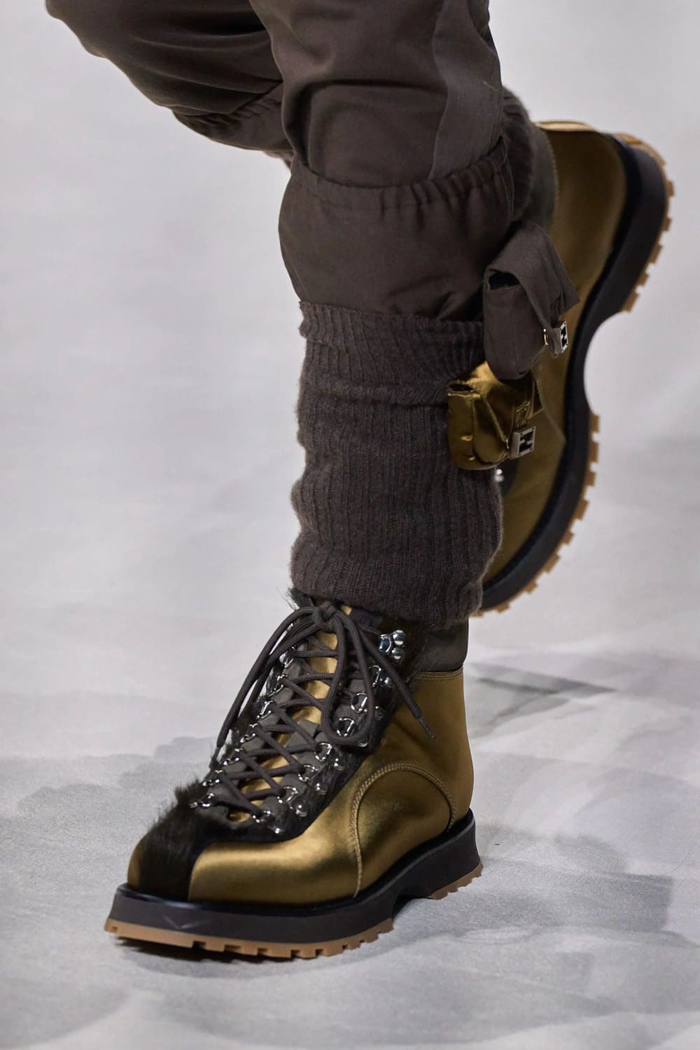 芬迪春季 2023 - Fendi Baguette New York 25 周年 详情 Runway 杂志