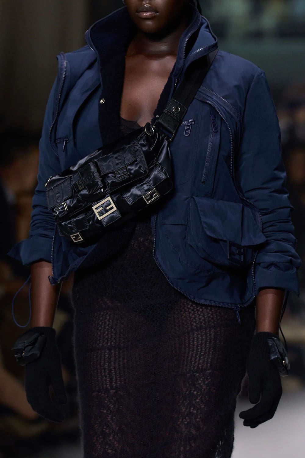 芬迪春季 2023 - Fendi Baguette New York 25 周年 详情 Runway 杂志