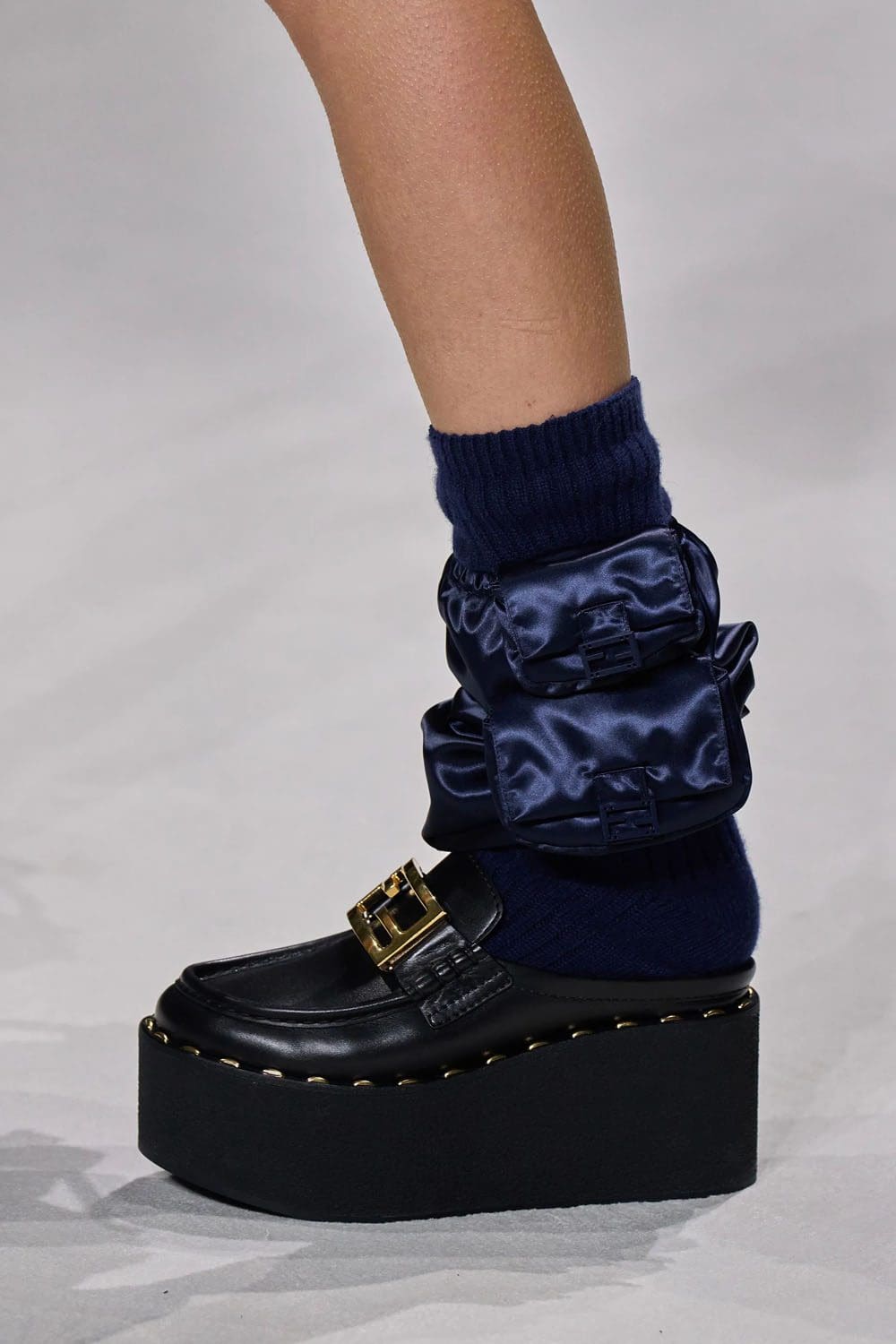 芬迪春季 2023 - Fendi Baguette New York 25 周年 详情 Runway 杂志