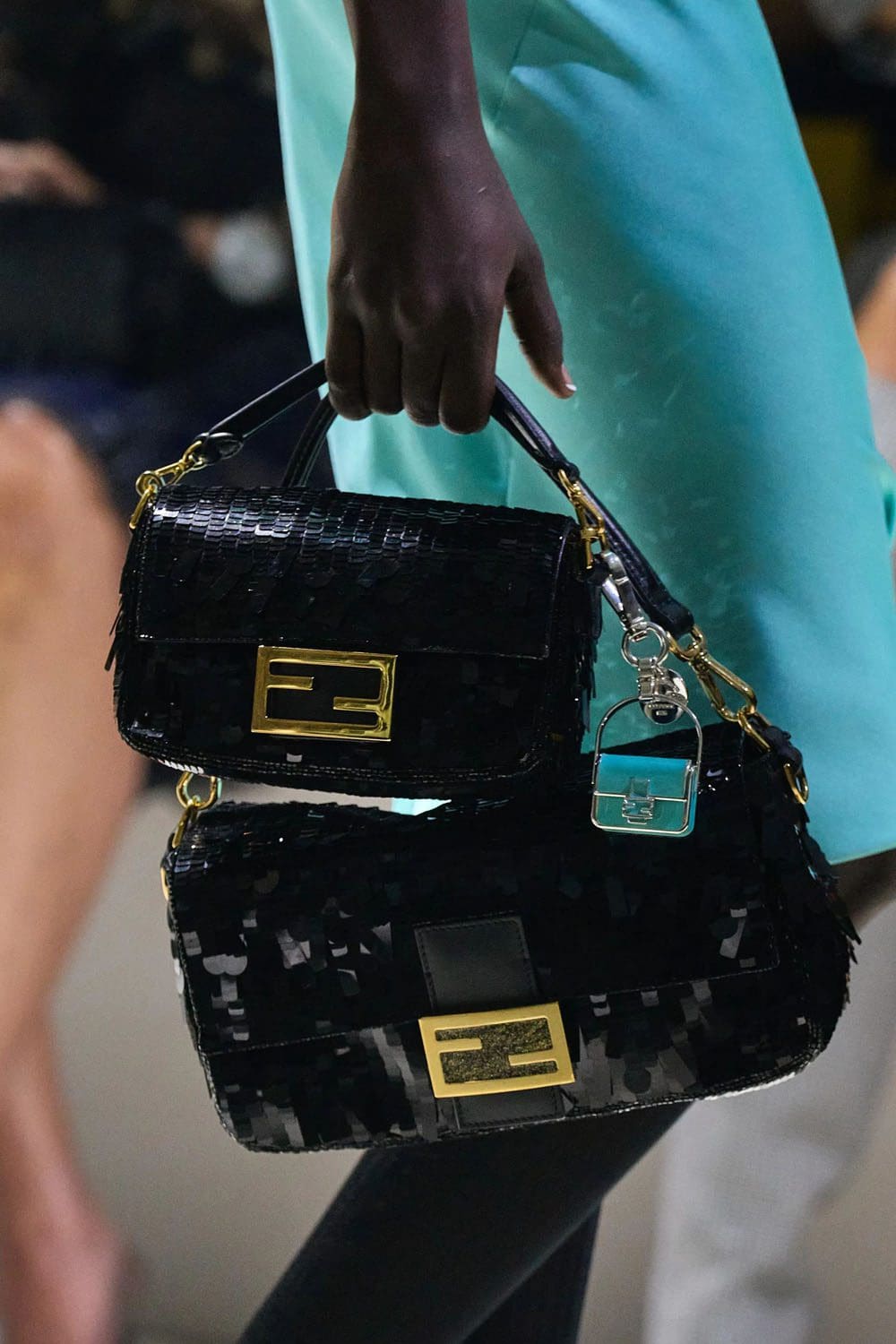 芬迪春季 2023 - Fendi Baguette New York 25 周年 详情 Runway 杂志