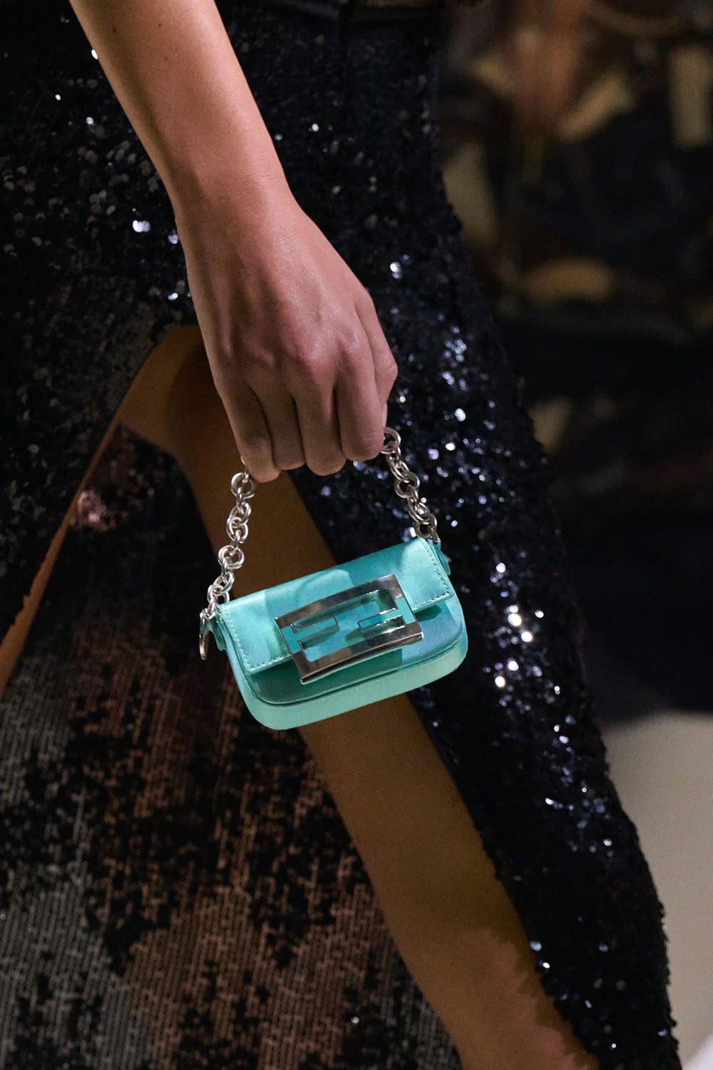 芬迪春季 2023 - Fendi Baguette New York 25 周年 详情 Runway 杂志