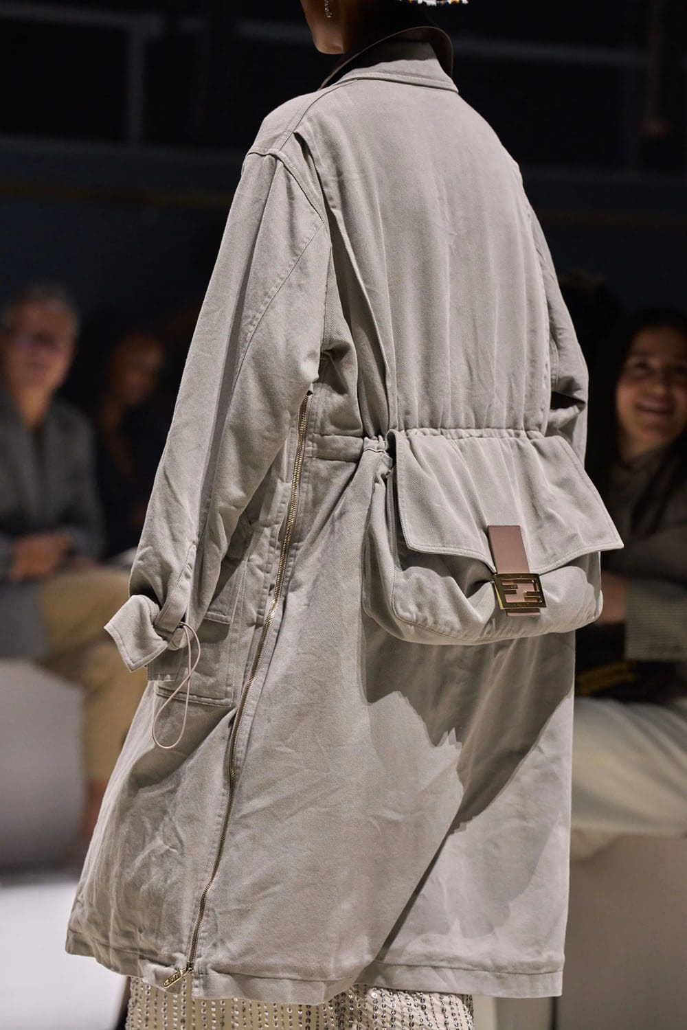 芬迪春季 2023 - Fendi Baguette New York 25 周年 详情 Runway 杂志