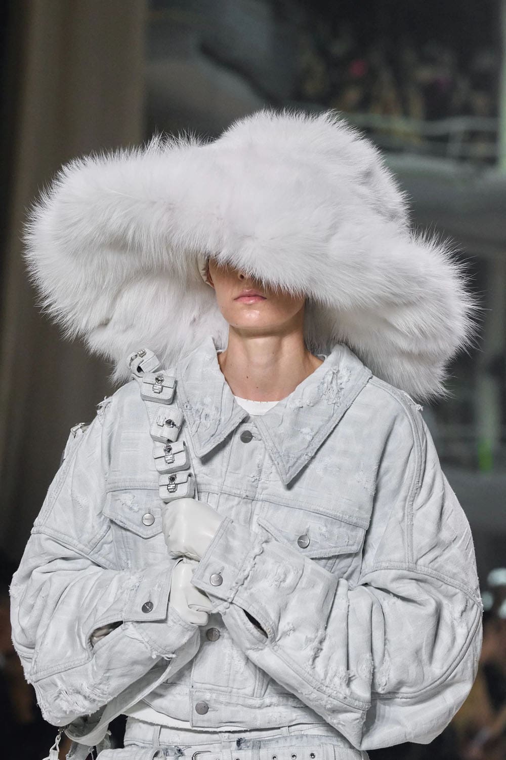 芬迪春季 2023 - Fendi Baguette New York 25 周年 详情 Runway 杂志