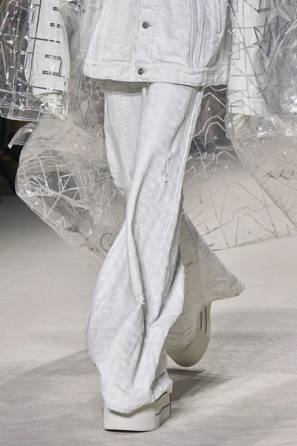 芬迪春季 2023 - Fendi Baguette New York 25 周年 详情 Runway 杂志