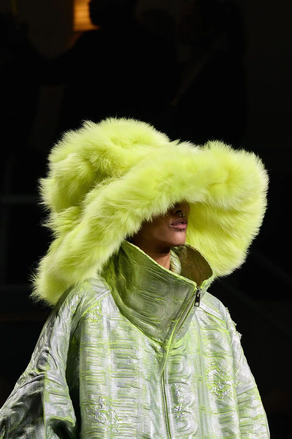 芬迪春季 2023 - Fendi Baguette New York 25 周年 详情 Runway 杂志