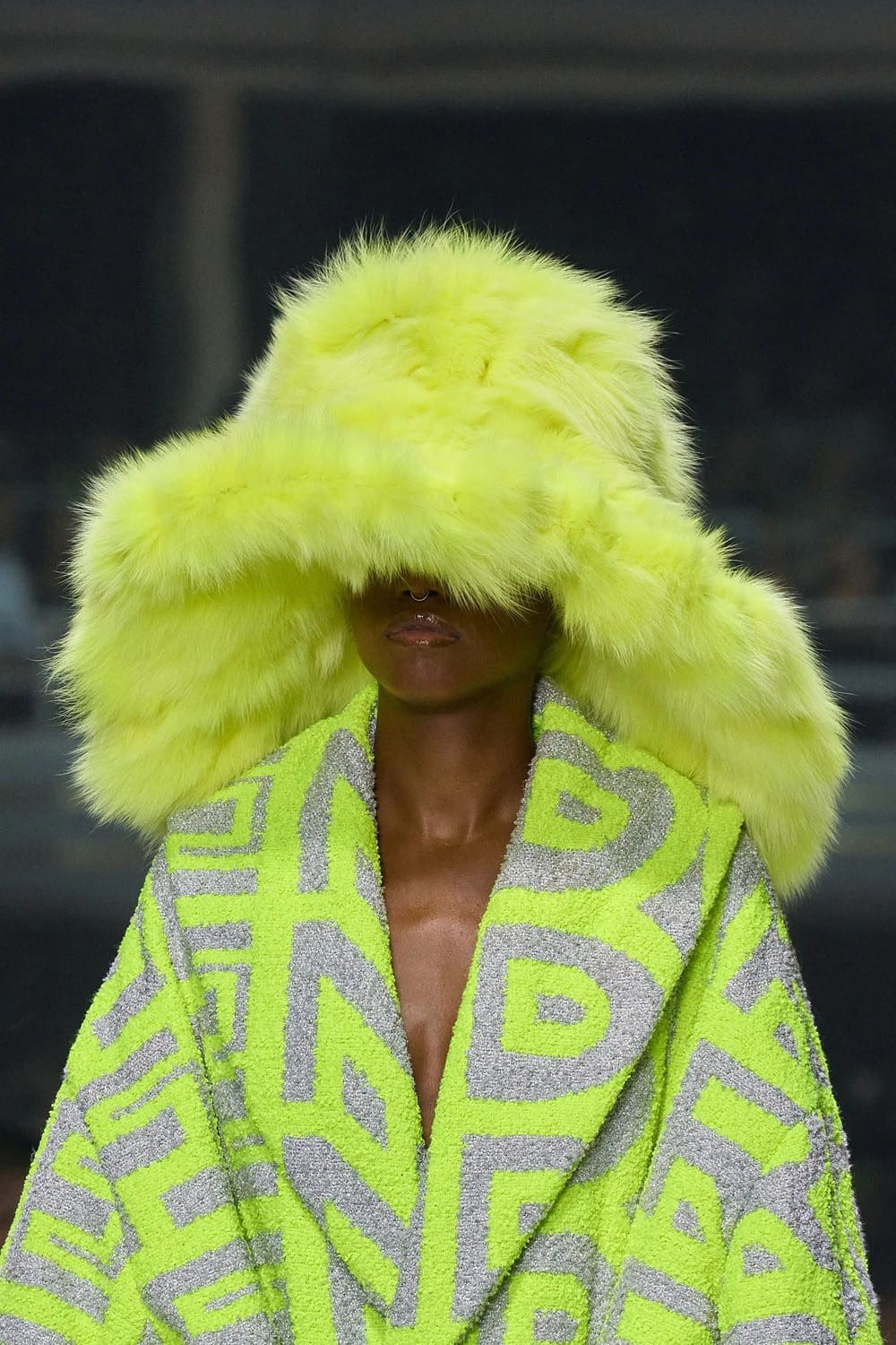 芬迪春季 2023 - Fendi Baguette New York 25 周年 详情 Runway 杂志