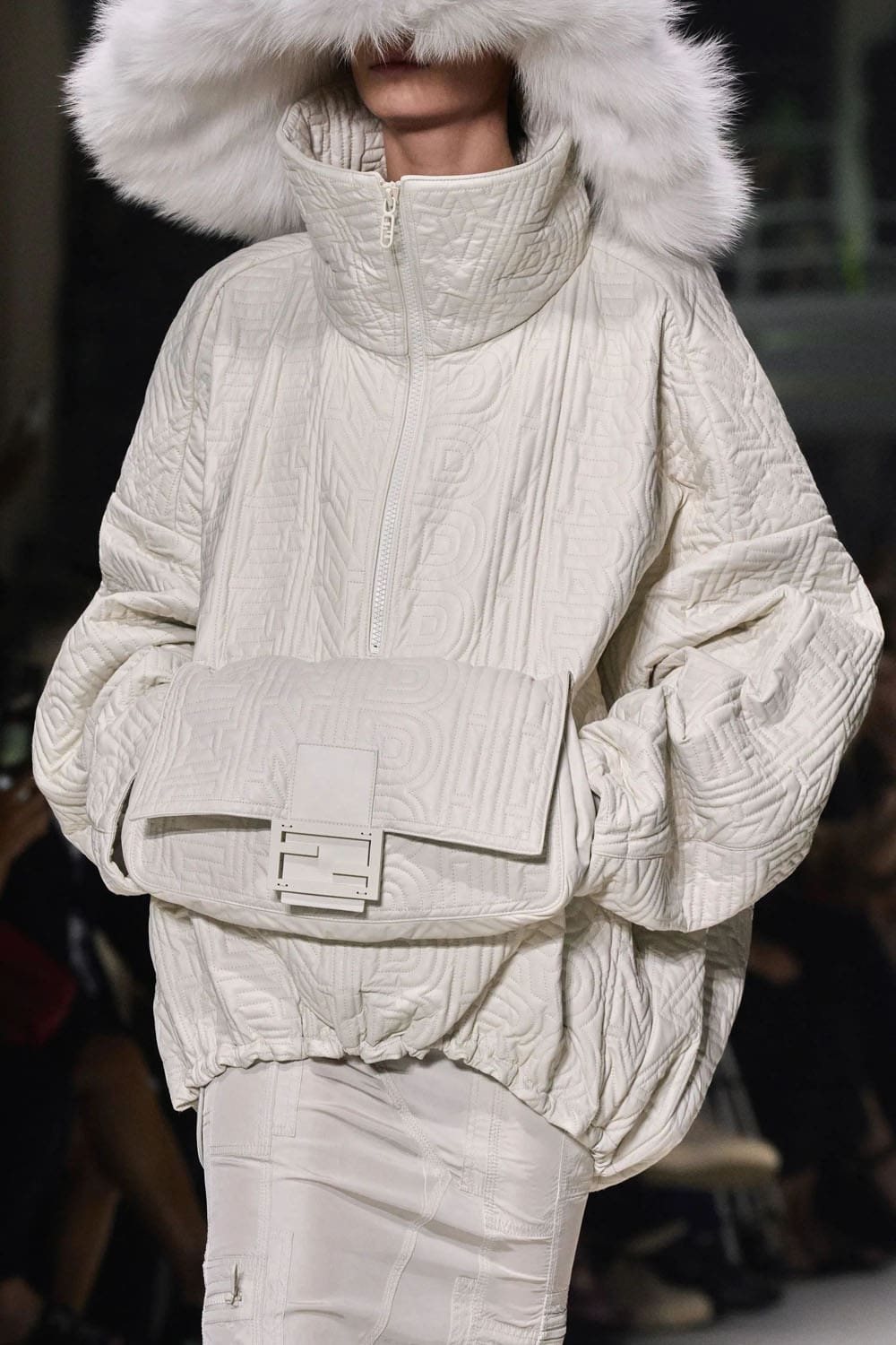 芬迪春季 2023 - Fendi Baguette New York 25 周年 详情 Runway 杂志