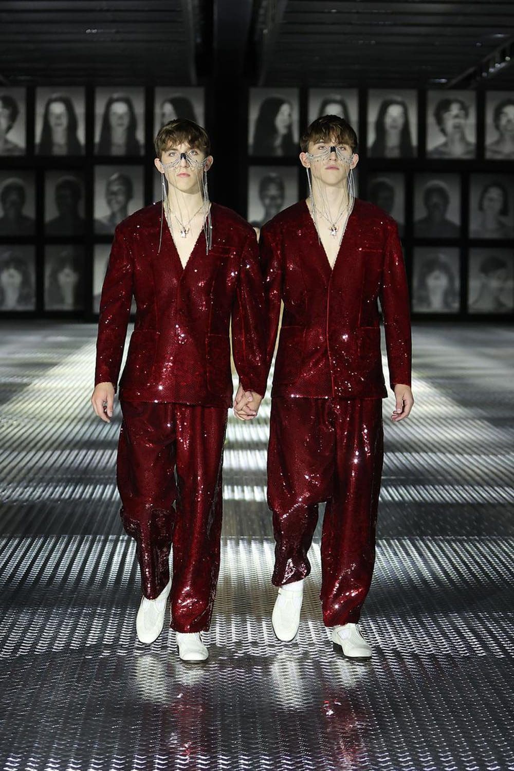 Gucci Primavera Verão 2023 Twinsburg Runway revista