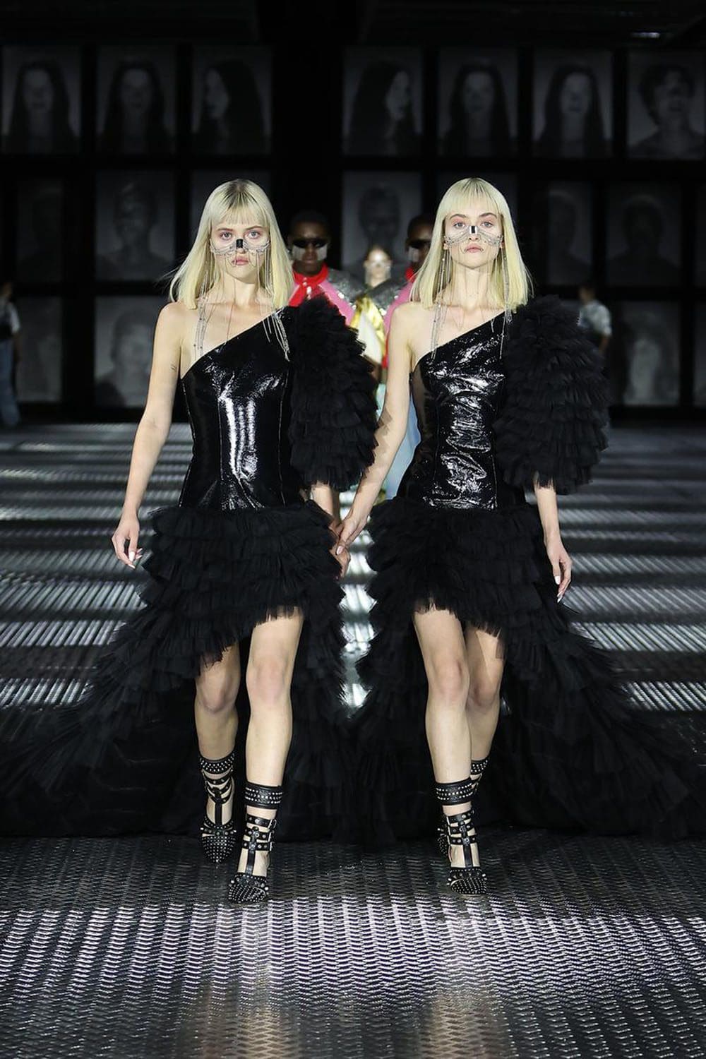 Gucci Primavera Verão 2023 Twinsburg Runway revista