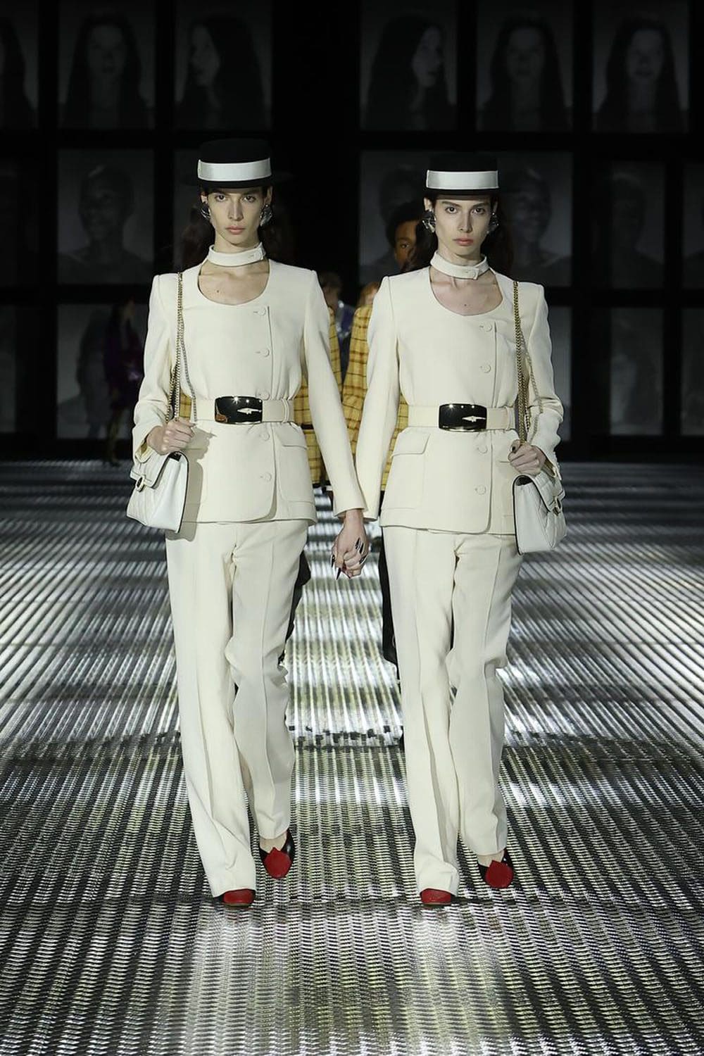 Gucci Primavera Verão 2023 Twinsburg Runway revista