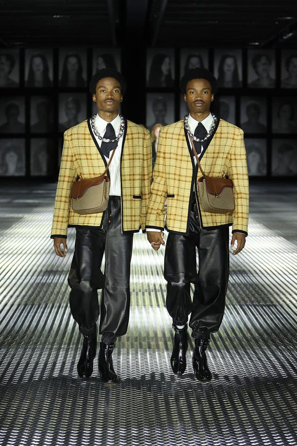 Gucci Primavera Verão 2023 Twinsburg Runway revista