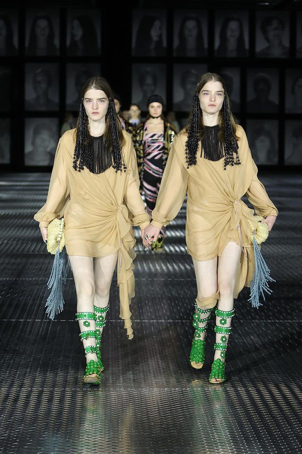 Gucci Primavera Verão 2023 Twinsburg Runway revista