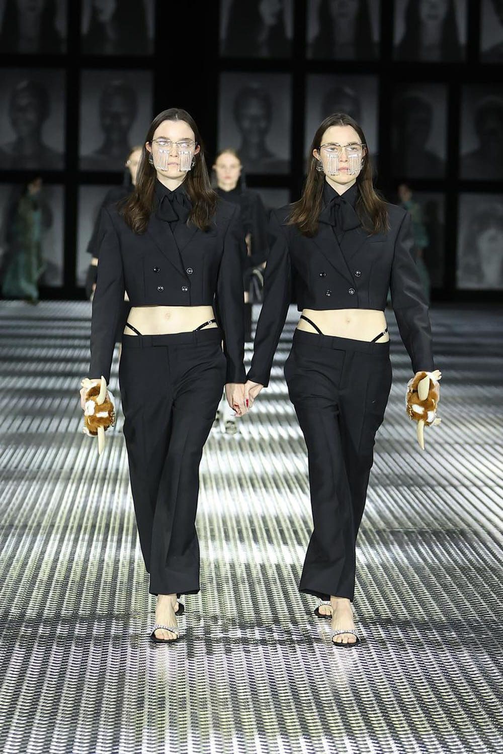 Gucci Primavera Verão 2023 Twinsburg Runway revista